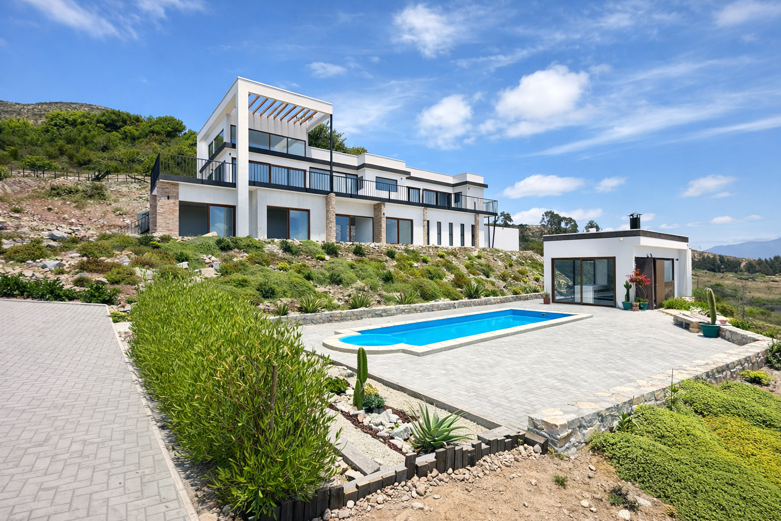 Casa pensada y diseñada para su lugar y territorio. Construida para permanecer en el tiempo. 